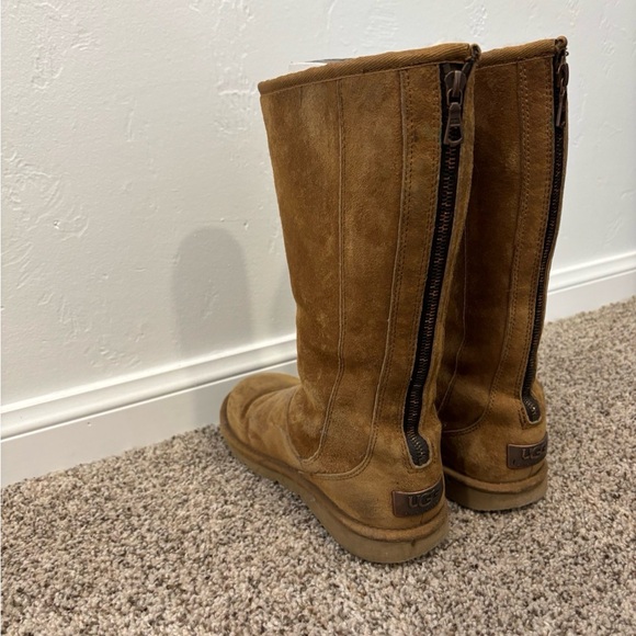 UGG KNIGHTBRIDGE Tall Boots - Picture 4 of 4